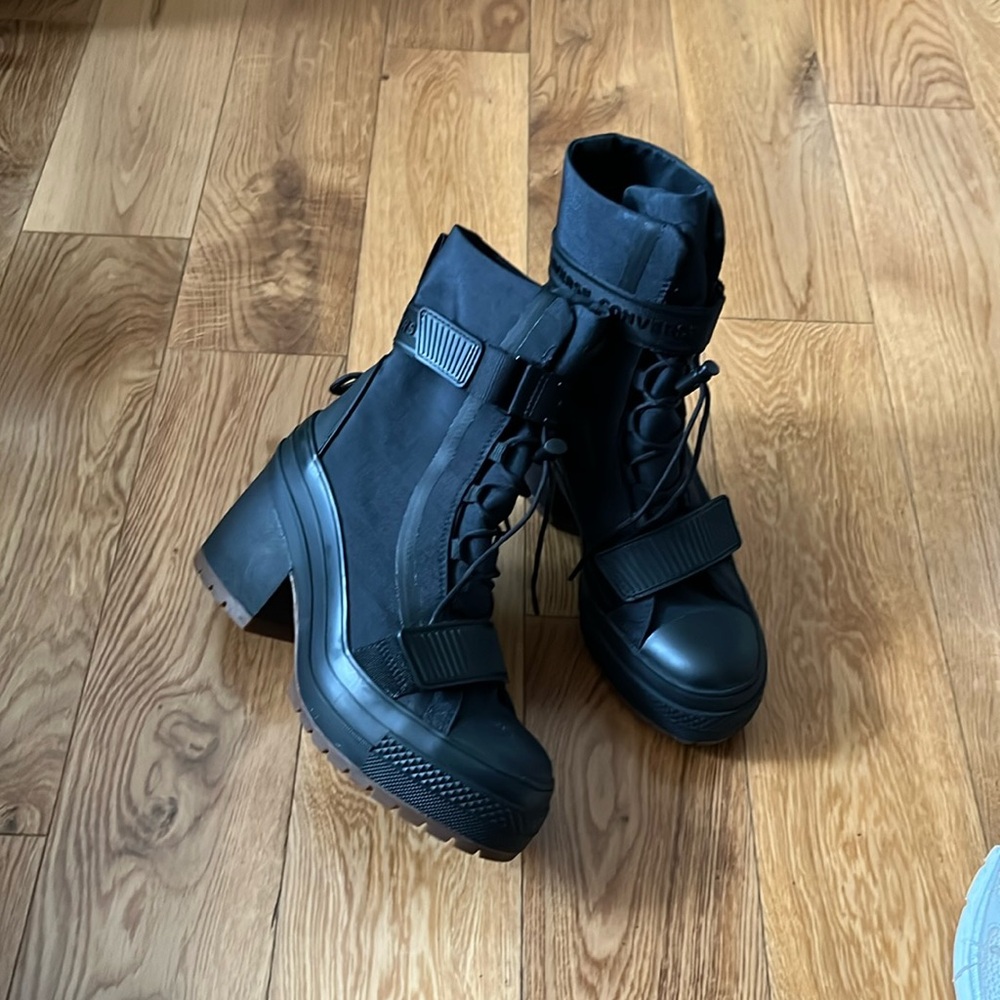Converse GR 82 boots Size 7.